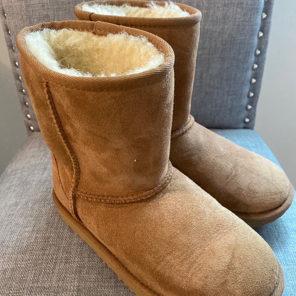 UGG Girls US size 2 tan boots